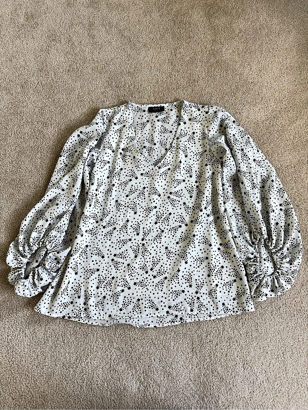 VICI Star Print Long Sleeve Blouse in White & Black